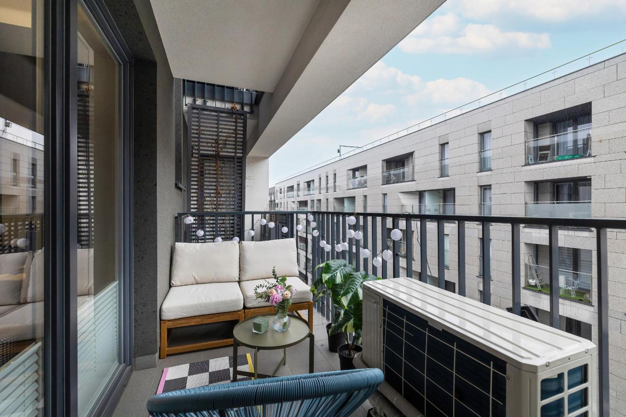Appartamento Slusarska Modern With Balcony & Parking Cracow Zablocie By Renters Prestige *